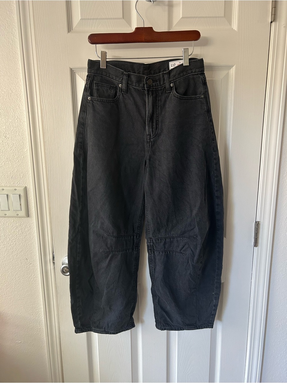 GAP Women's Black horseshoe jeans